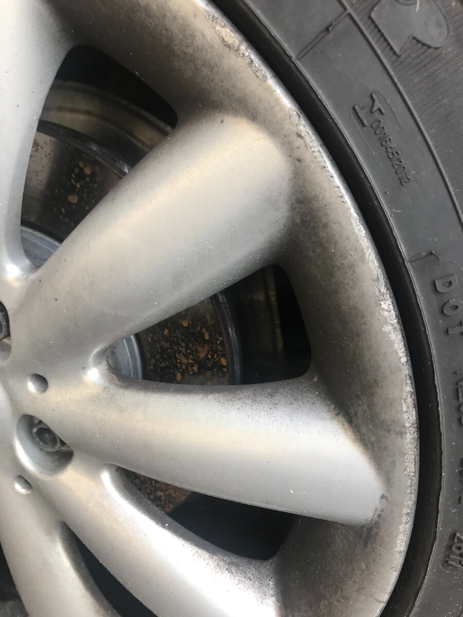 Диск машины, которая регулярно ездит, после недолгой стоянки уже покрыт налетом ржавчины