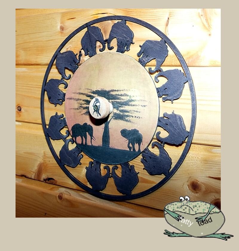 Вешалка. Заготовка для часов, пробка от бутылки, распечатка на принтере картинки, уретановый лак (от акрила бы потекла краска). Всегда можно переделать в часы.