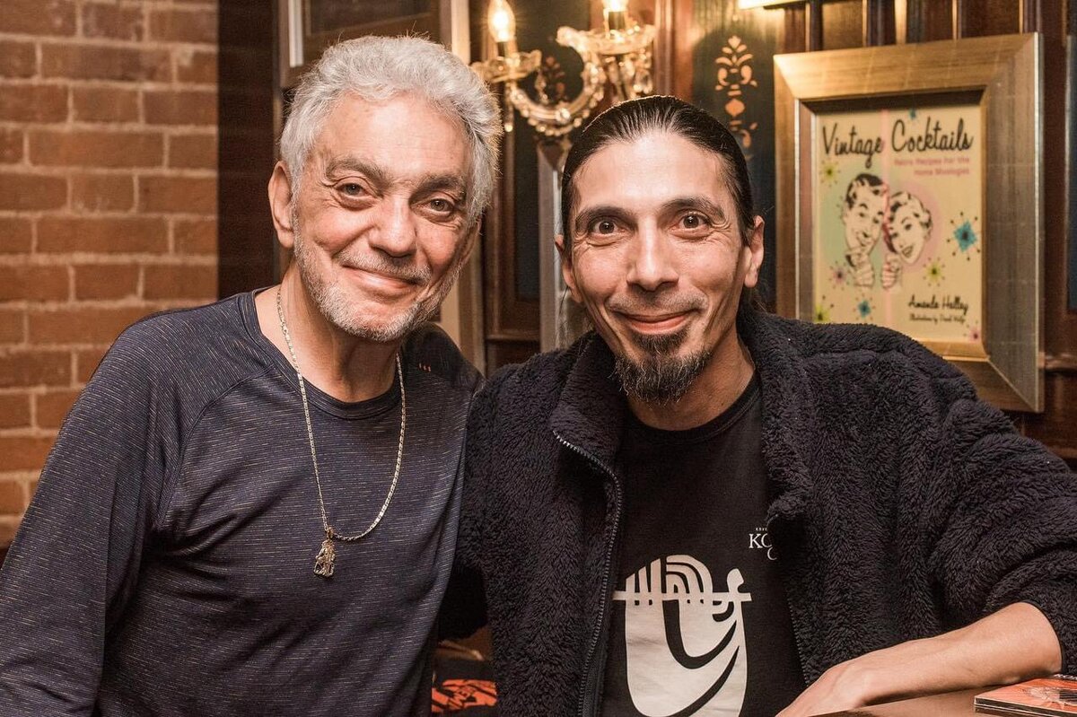 Араик Акопян (справа) и барабанщик Стив Гэдд