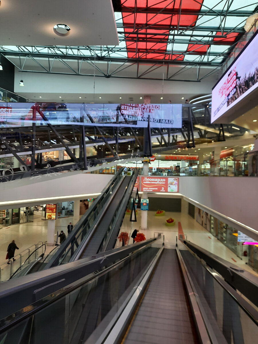 Это, конечно, не Пятерка, а ТЦ. Нет у меня фото Пятерки 🤷‍♀️