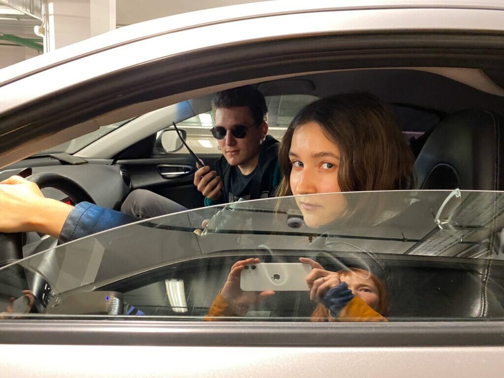 Аналитики антифрода Антон Стрельцов, Наташа Казаченко и Даша Лосева. Фото: Академия Яндекса