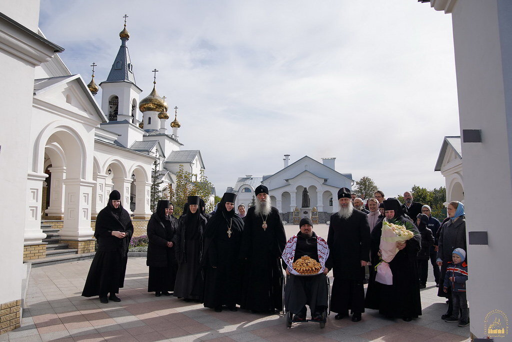 Делегация архипастырей в Святогорской Лавре