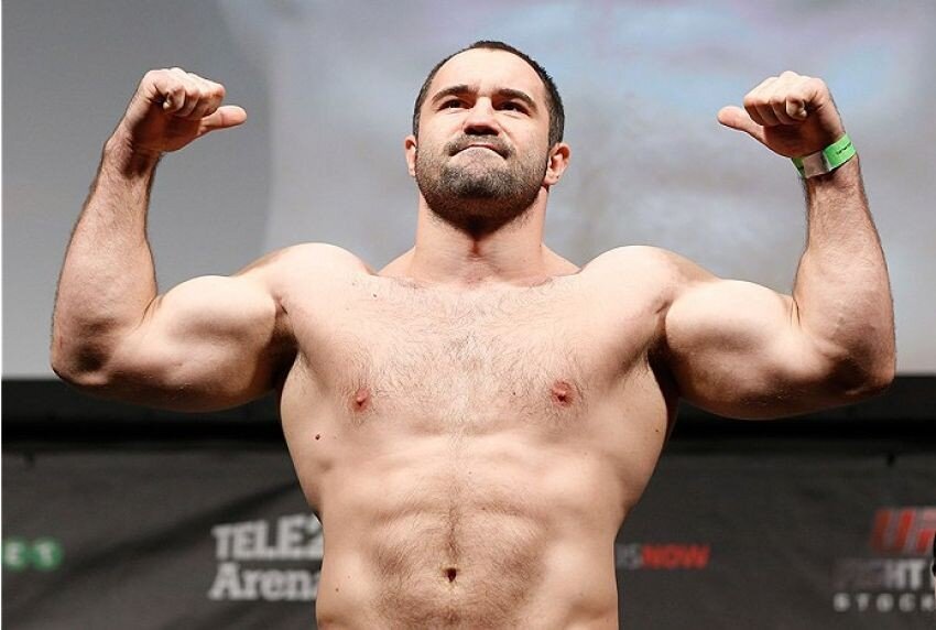 Азамат Мурзаканов UFC