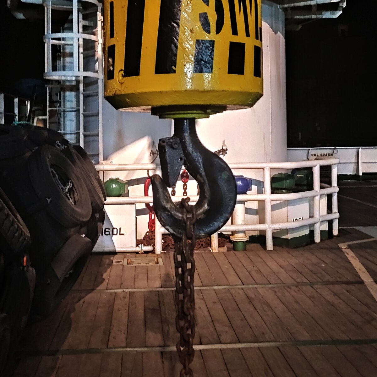 Грузовой гак.