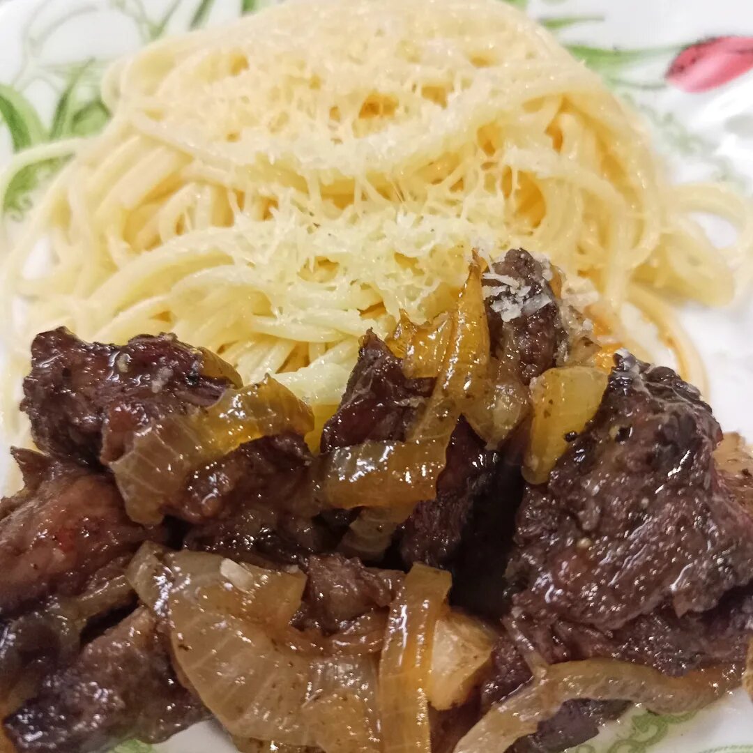 За счет лимонной кислоты граната и сахара мясо красиво карамелизутся