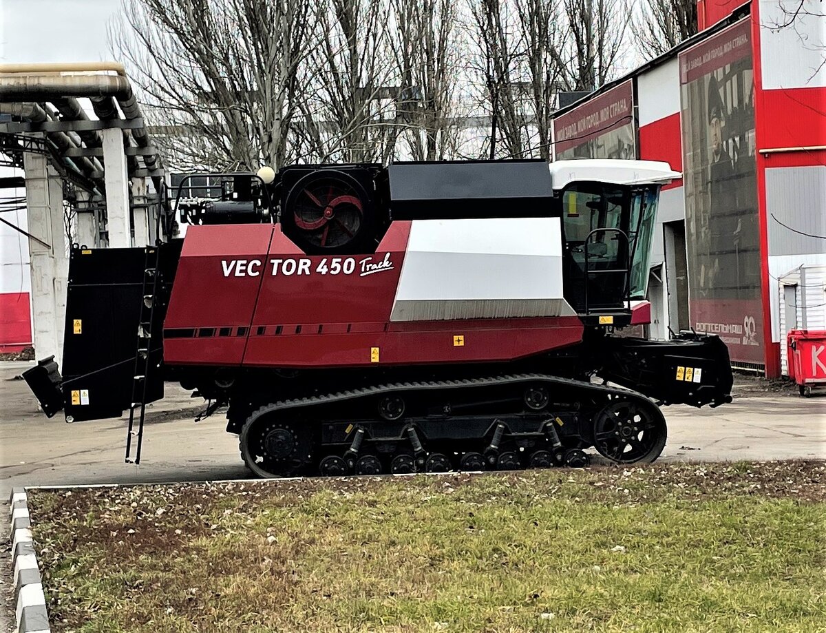 современный гусеничный комбайн