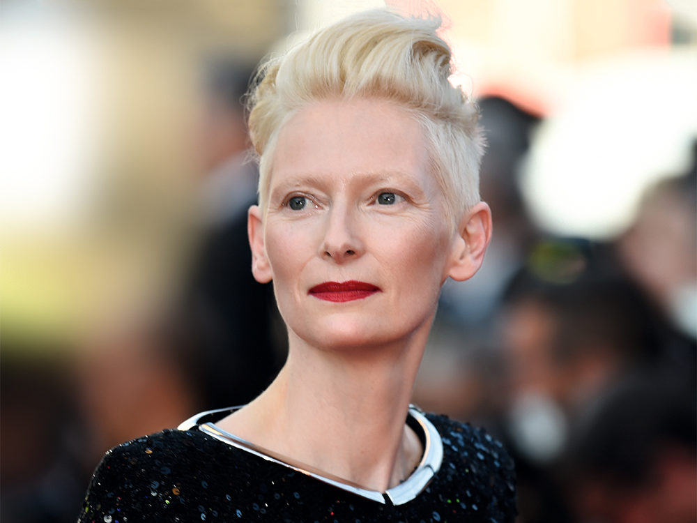 Тильда Суинтон. Источник фотографии - https://mainstyles.ru/