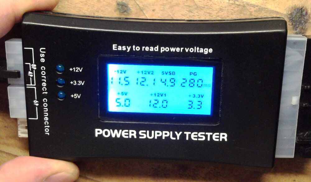 Фото 2. ATX тестер в работе