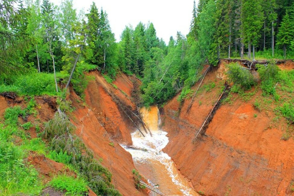 Рукотворный канал - памятник великому облому. Об этом расскажем отдельно