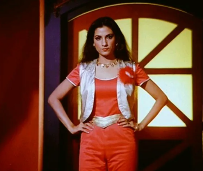 Митхун чакраборти 1982. Кинофильма танцор диско. Митхун чакраборти танцор диско. Кинофильма танцор диско. Митхун чакраборти джимми.