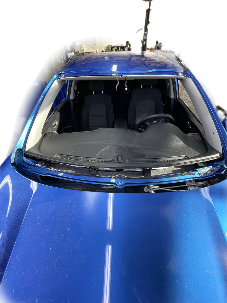 После срезки с кузова дополнительно с кузова срезаюсь остатки клея, после промывают пыль грязь, потом обезжиривают и проходят праймером