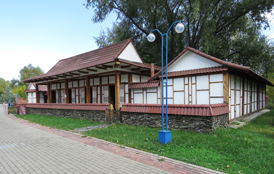 Этнодеревня в усть-каменогорске. Усть-каменогорск парк на левом берегу. Усть-каменогорск парк на левом берегу. Левобережный парк усть-каменогорск. Левобережный комплекс усть-каменогорск.