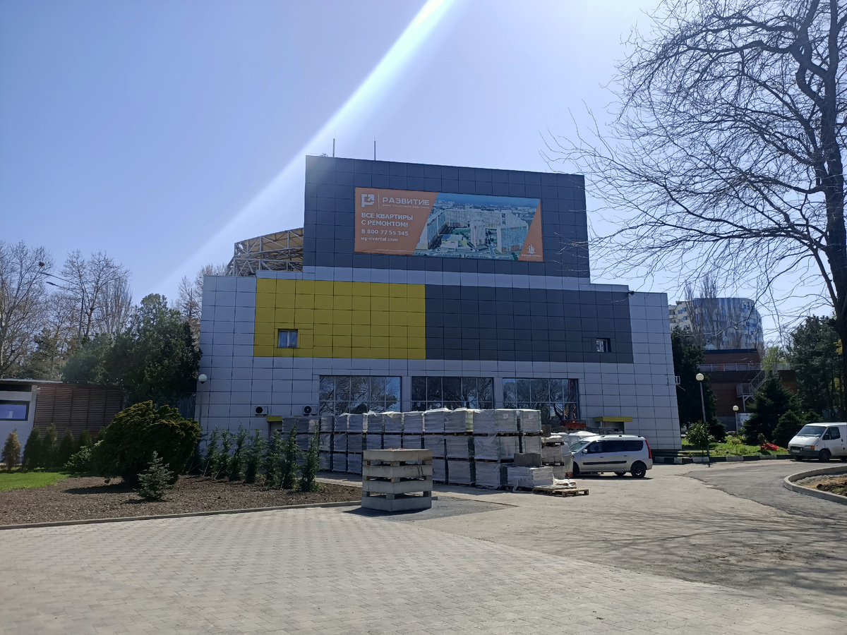 Плитку меняют во многих местах