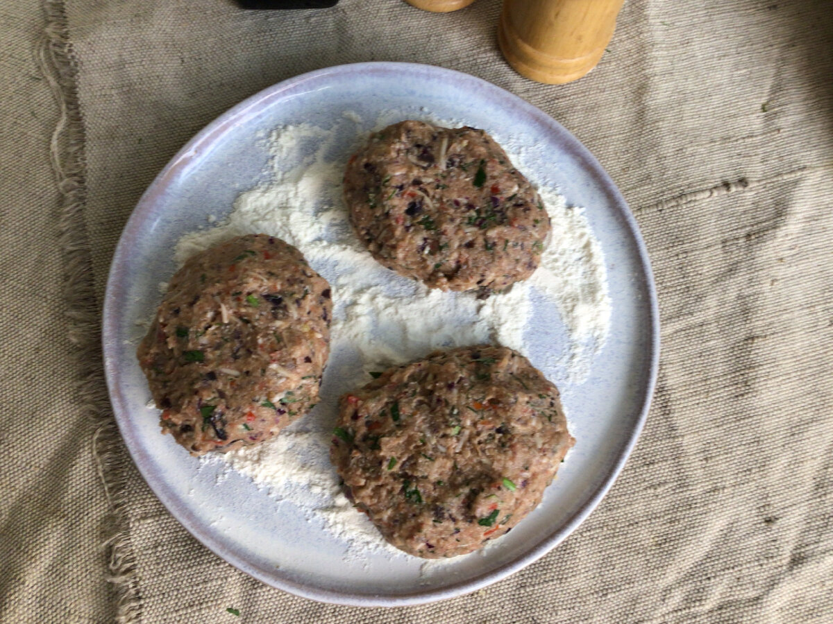 Я сама удивилась, что котлеты из баклажанов настолько вкусные, совсем не  отличить от мясных | Елена Белодед | Дзен