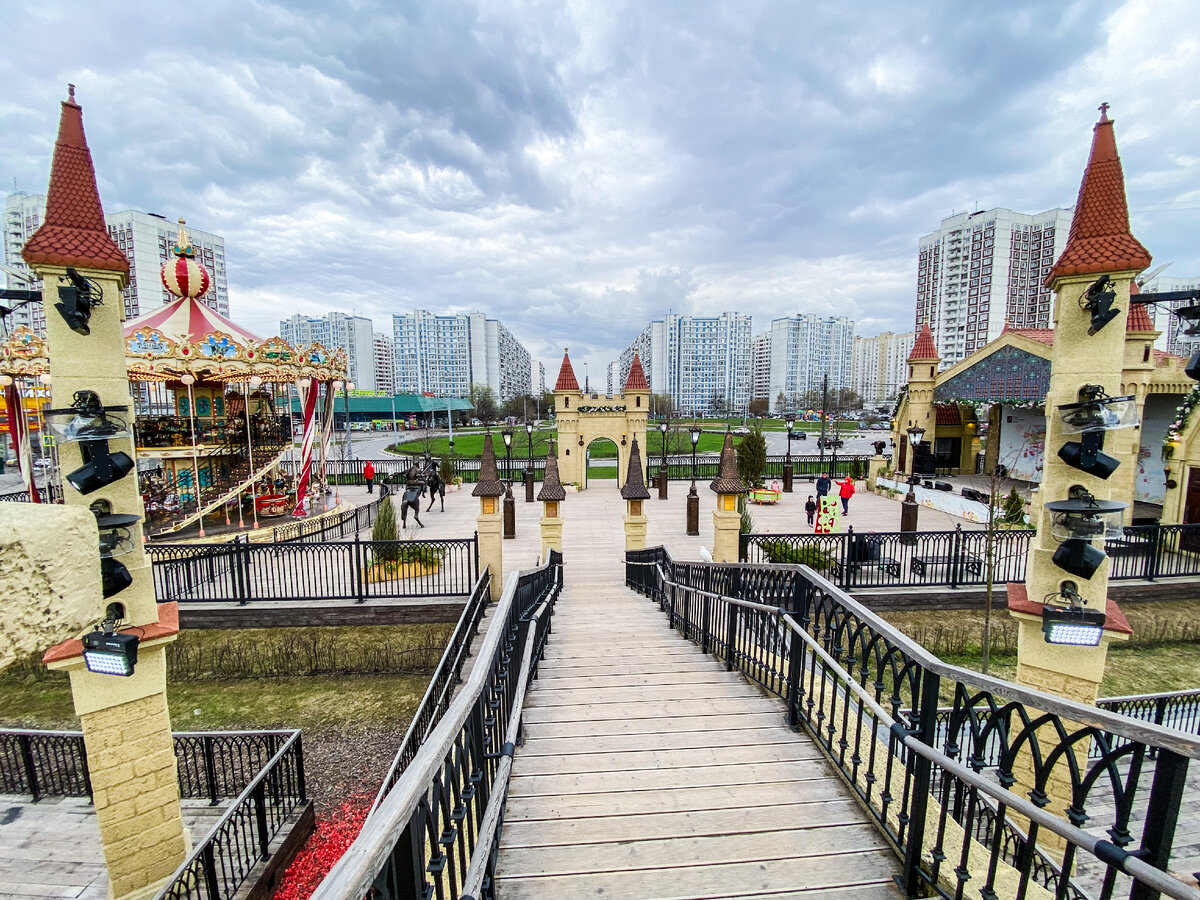 Общий вид (сцена, карусель). Фото: @station_am_horizont (c)