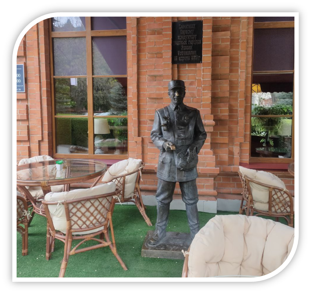 Фото моё. Тот самый кондуктор с билетиком на поездку в трамвае.