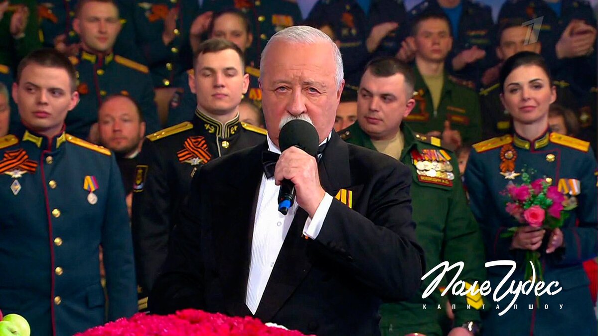 Леонид Якубович и участники праздничного выпуска