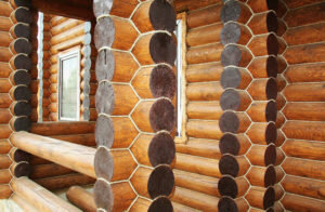 Отделка межвенцовых швов джутовой веревкой.