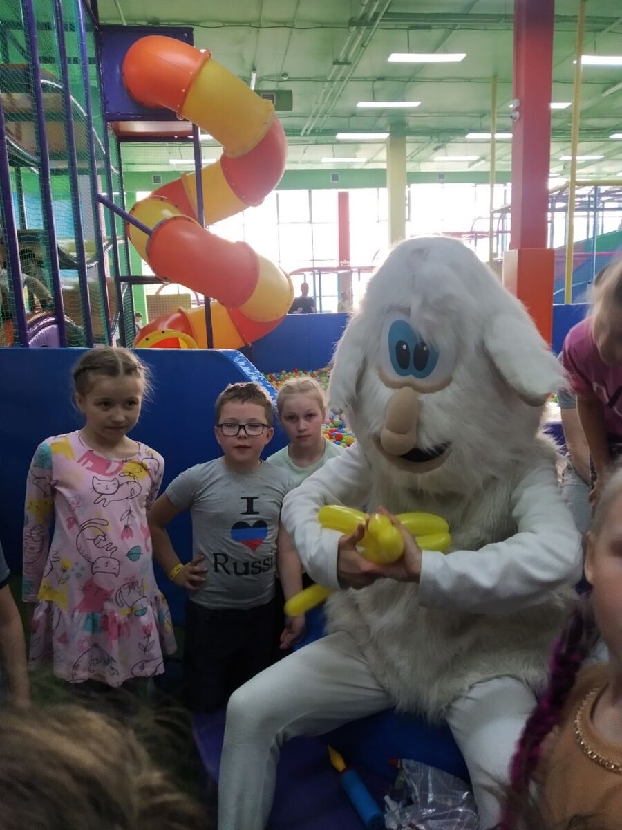 Буба - это вот этот белый чувак со странным носом