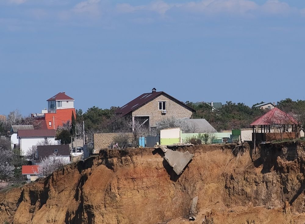 Оползневые процессы в районе мыса Толстяк в Севастополе. Источник: vk.com/ohsev.