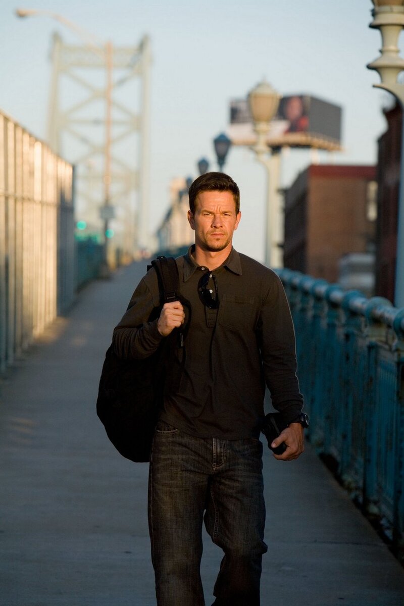 Суэггер соглашается, помогает им определить, что попытка будет сделана в Филадельфии, а также как она, вероятно, развернется. В тот день Суэггер сопровождает Джонсона и его людей в комнату с видом на стройплощадку. Однако ситуация оказывается подставой: выстрел производится по плану Суэггера, но он убивает гостя президента, эфиопского архиепископа Десмонда Мутумбо. Суэггер дважды застрелен коррумпированным полицейским Филадельфии на зарплате Джонсона, и одна из его винтовок и боеприпасов остаются на месте происшествия, чтобы подставить его для убийства. Суэггер едва спасается, выводя из строя новичка агента ФБР Ника Мемфиса и угоняя его автомобиль бюро. Его преследуют полиция и ФБР, пока его машина не отключена, и он въезжает в реку Делавэр, где он спасается, поймав попутку на барже, идущей вниз по реке.

Суэггеру удается остаться в живых достаточно долго, чтобы разыскать вдову Фенна Сару и заручиться ее помощью в лечении его ран. Она неохотно соглашается, несмотря на то, что выбирает преподавание в качестве карьеры, а не уход, как изначально хотел Фенн.

Придя в себя, Суэггер отправляется за Джонсоном и его сообщниками. Агент Мемфис, который с самого начала скептически относился к вине Суэггера после глубокого погружения в прошлое Суэггера и обстоятельства стрельбы, похищен людьми Джонсона и подвергнут пыткам для получения информации. Прежде чем мужчины могут убить Мемфиса, Суэггер убивает их, освобождает Мемфиса и просит его о помощи.