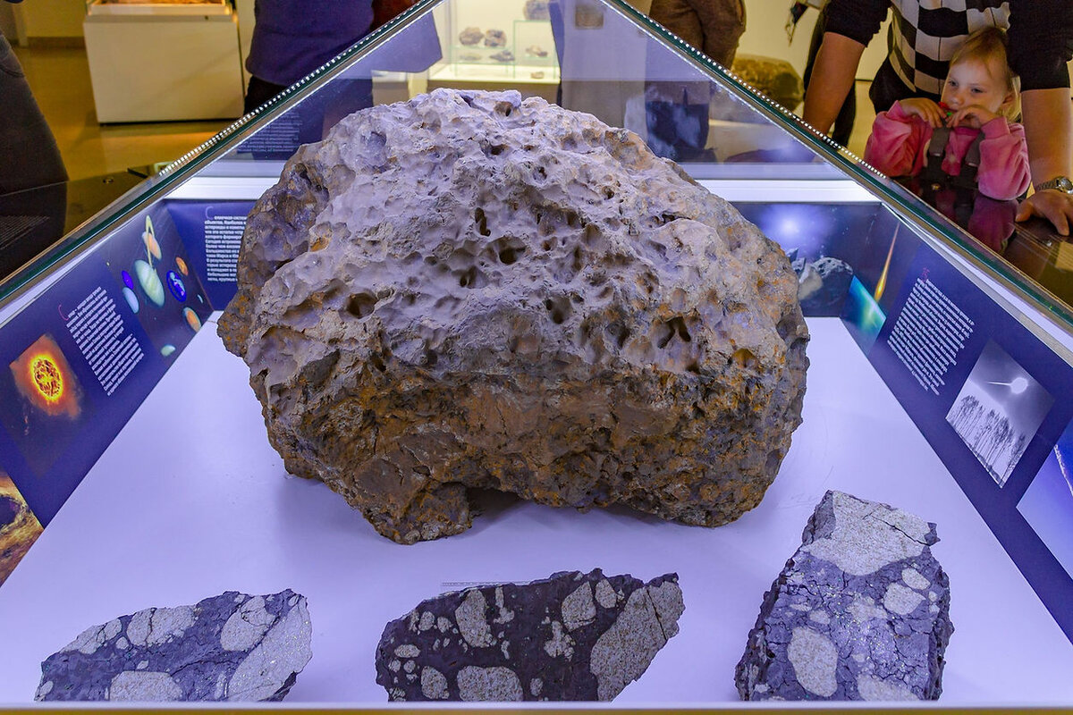 Метеорит в музее