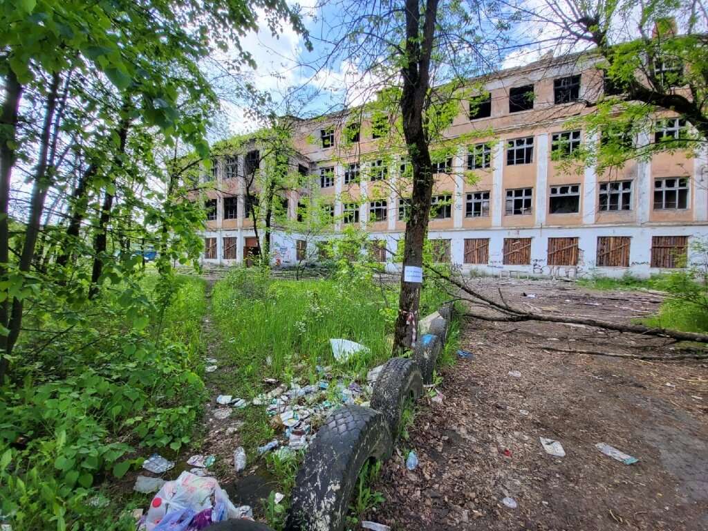 В Твери активисты обратились в прокуратуру по поводу опасной школы