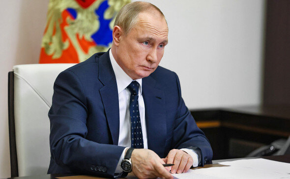 Путин подписывает указ. Источник: Яндекс.Картинки