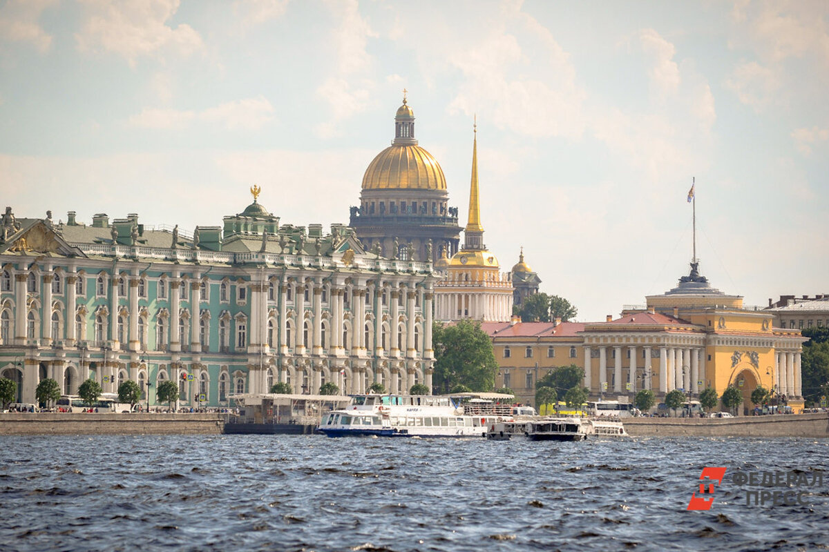 Самое красивое место Питера в Санкт-Петербурге. Китайцы в Санкт-Петербурге. Китайские туристы в Санкт-Петербурге.