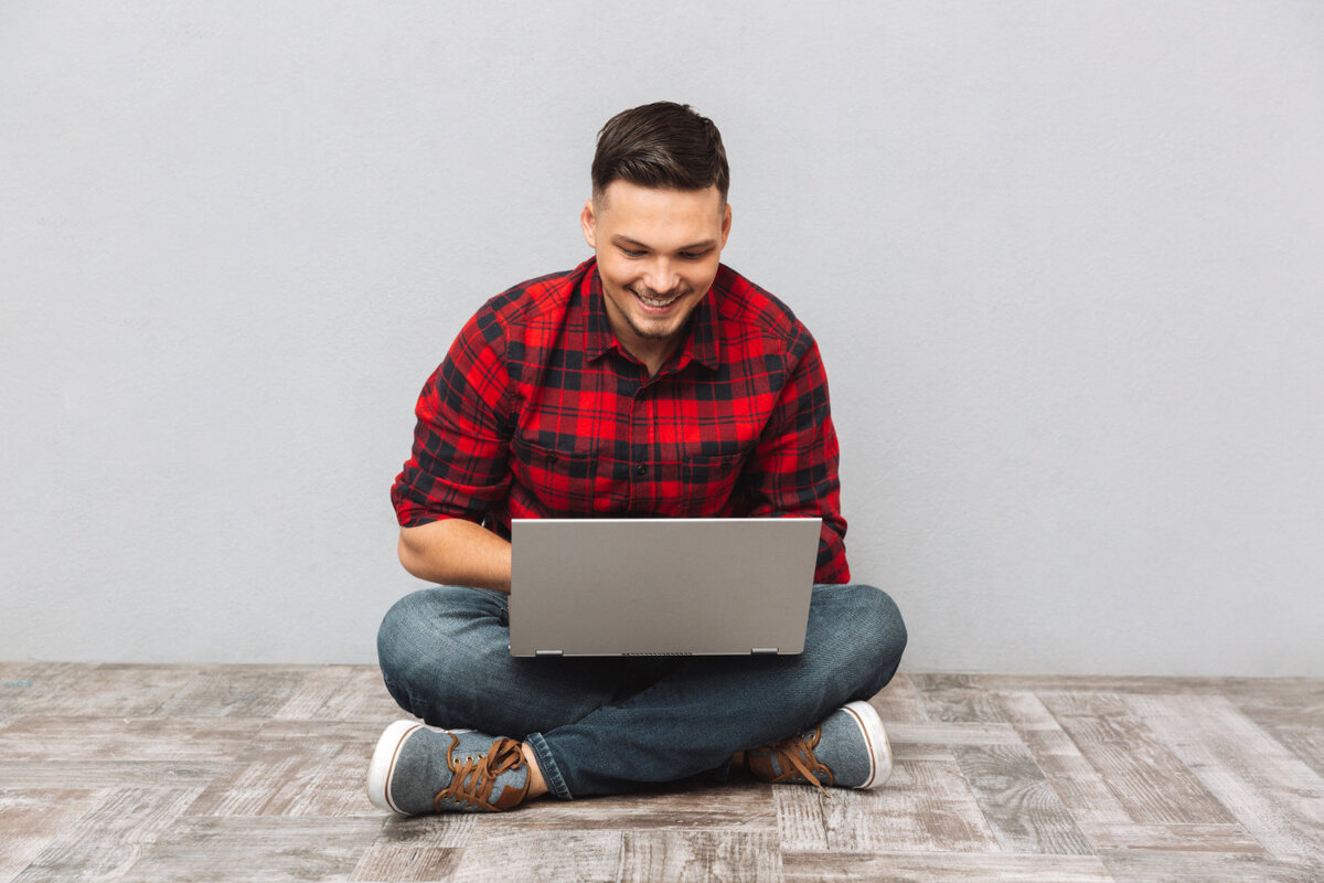     Почему полезно работать на полу?