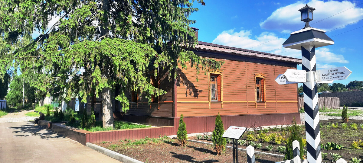 Вокзал станции Рамонь. Вид сбоку