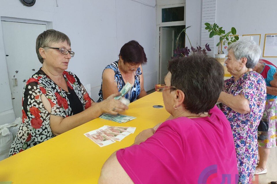     Все пенсионеры получают по 47 тысяч 300 рублей – сразу за последние шесть месяцев. Фото: ЛИЦ