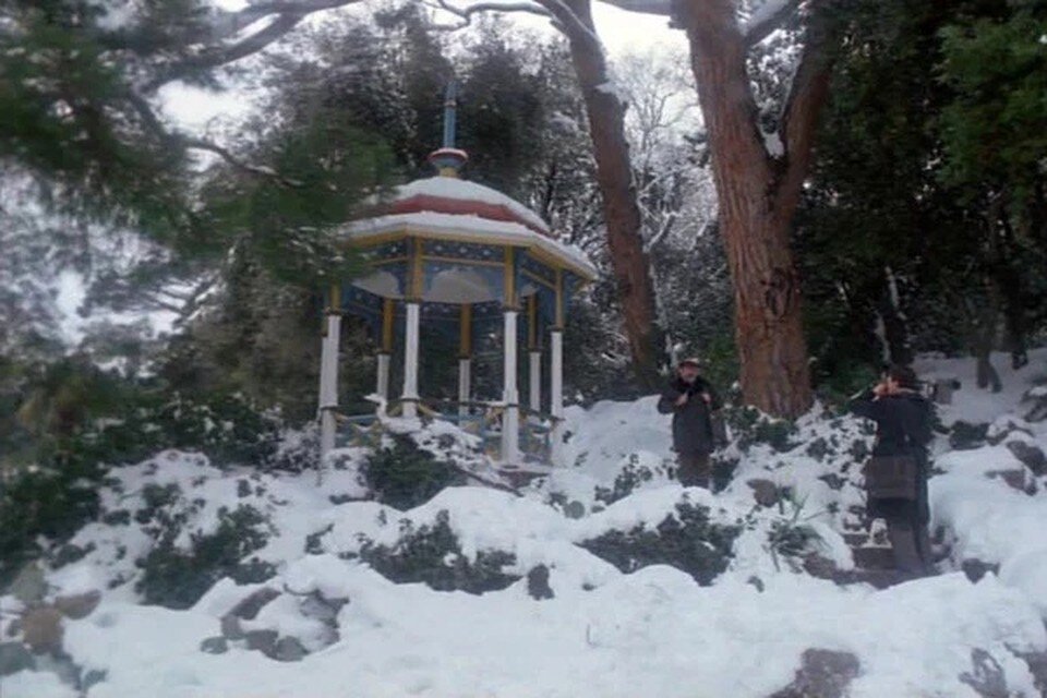     Так беседка выглядела в ноябре 1987. Фото: кадр фильма «Асса», режиссер Сергей Соловьев