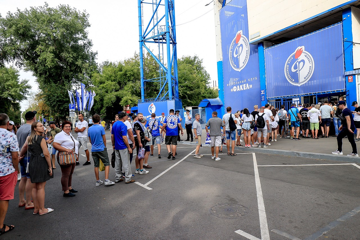 Жалко билет удобно на такой матч было не купить...