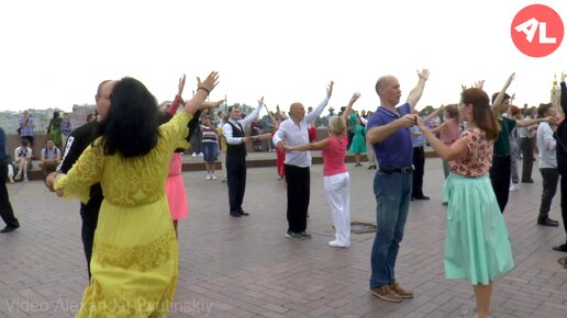 Вальс-мазурка. Бальные танцы на Стрелке В. О. OPEN AIR 24.07.2022