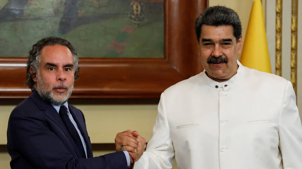Фото: Leonardo Fernandez Viloria / Reuters📷Армандо Бенедетти и Николас Мадуро