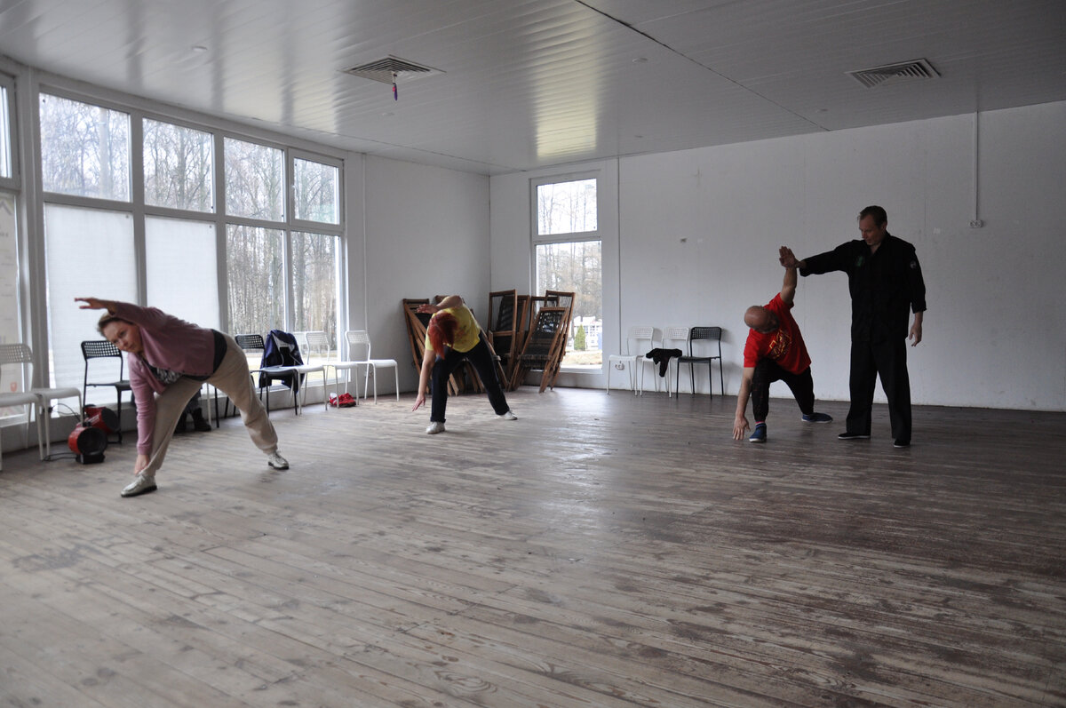 Занятия спортом в осенний период в Измайловском парке