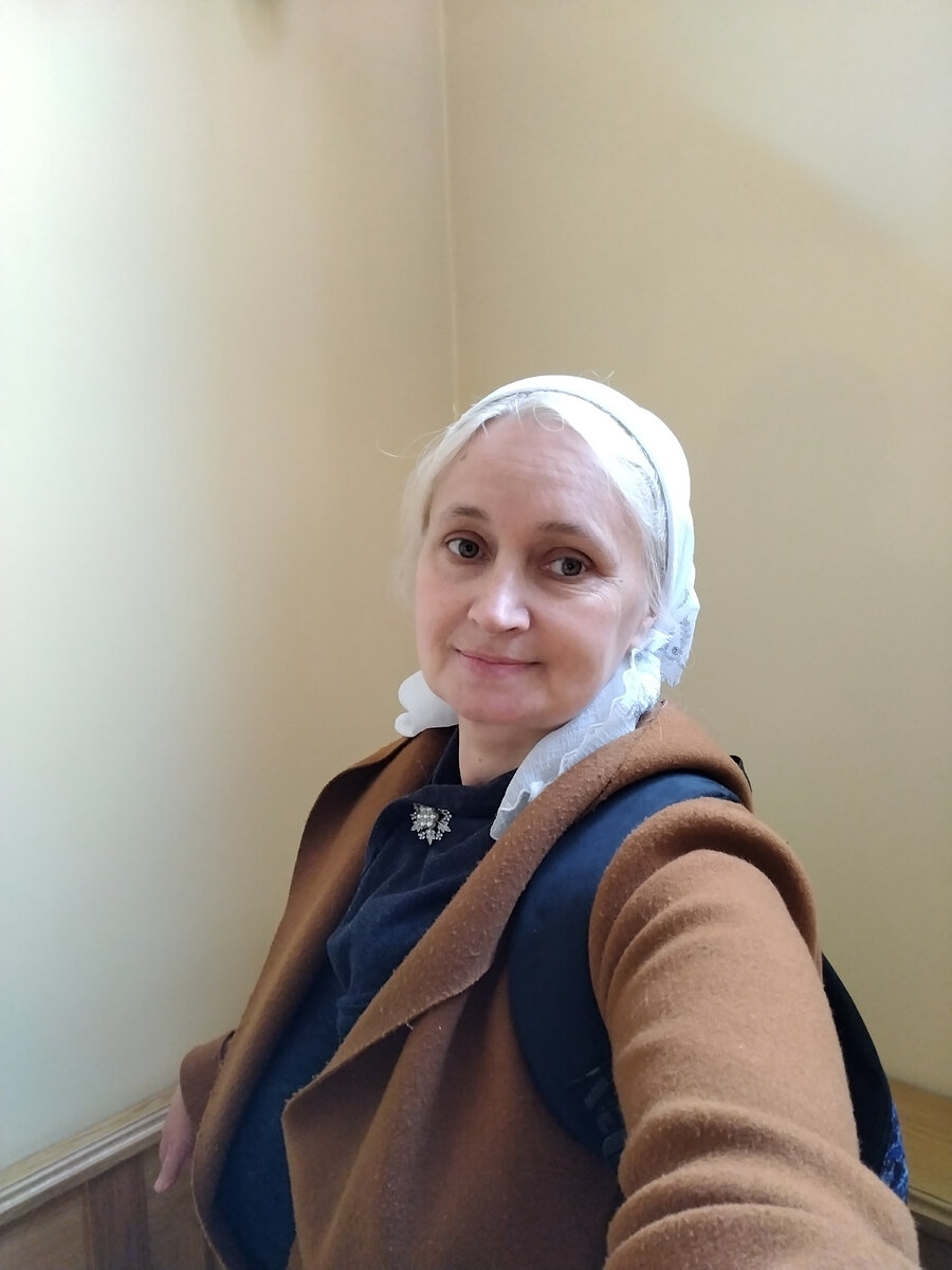 На лестничном переходе в церкви Ксении блаженной