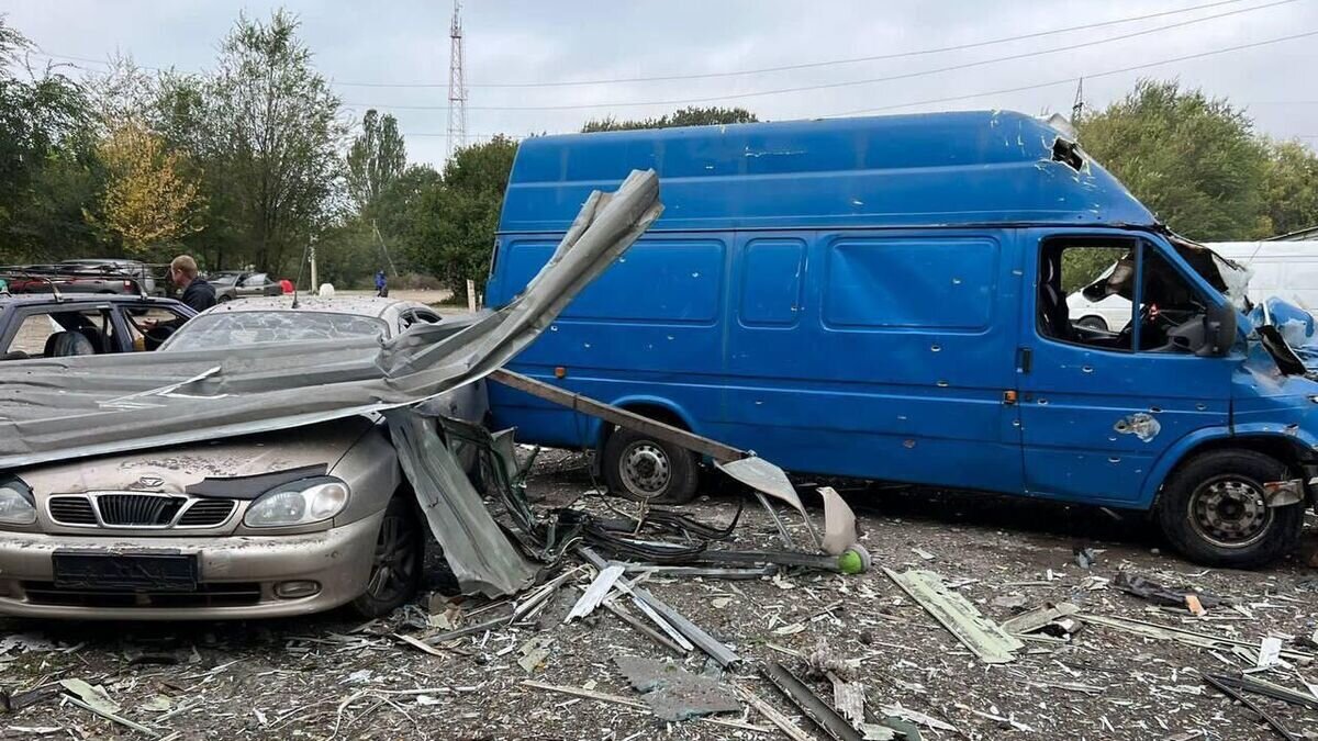    На месте обстрела колонны автомобилей, стоящих на выезде в освобожденную часть Запорожья© фото очевидца