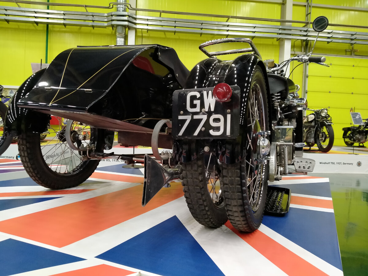 Когда у тебя на раме автомобильный двигатель,, надо как-то перестраховаться. 