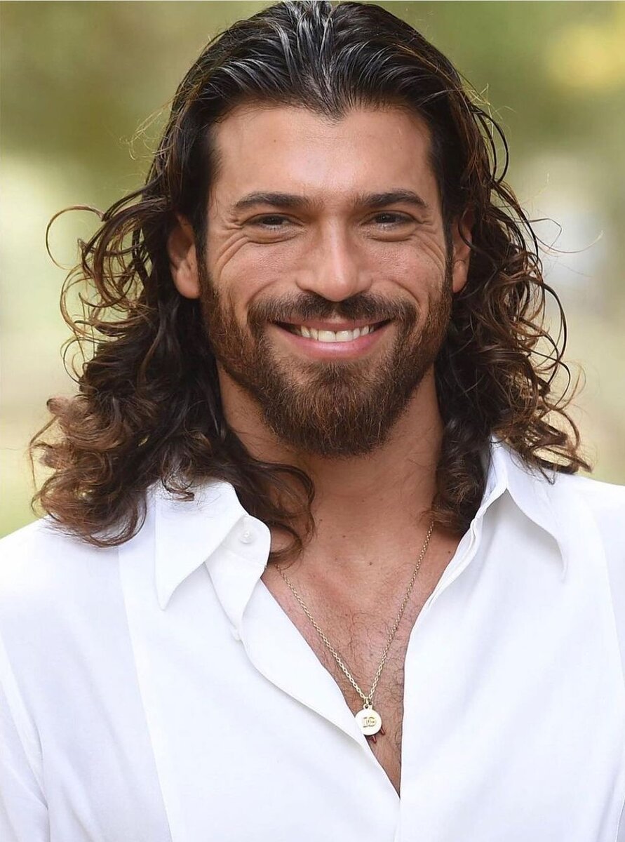 Керем Бурсин, Бурак Озчивит и други глумци: ухватите ТОП 5 турских срцелопаца