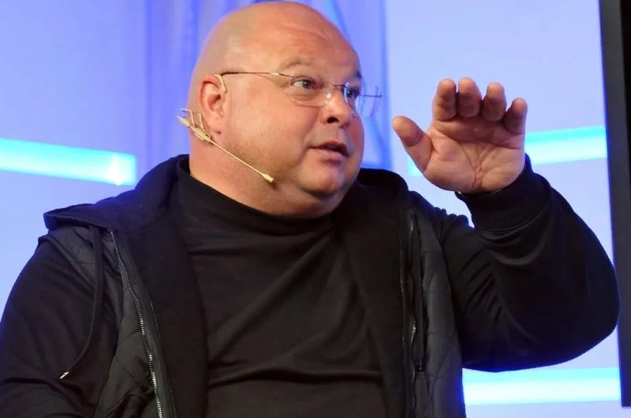 Червиченко - очень неоднозначная фигура. Но то, что имеет на ФУТБОЛ свое, очень фактурное мнение, с этим не поспорить...