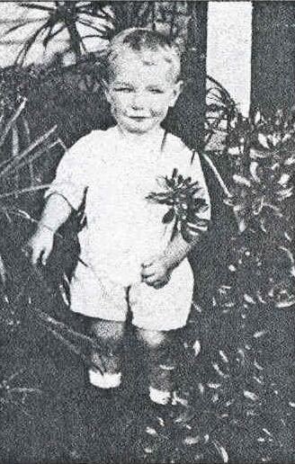    Единственное фото Роберта Бейкера, которое существует в СетиСоцсети