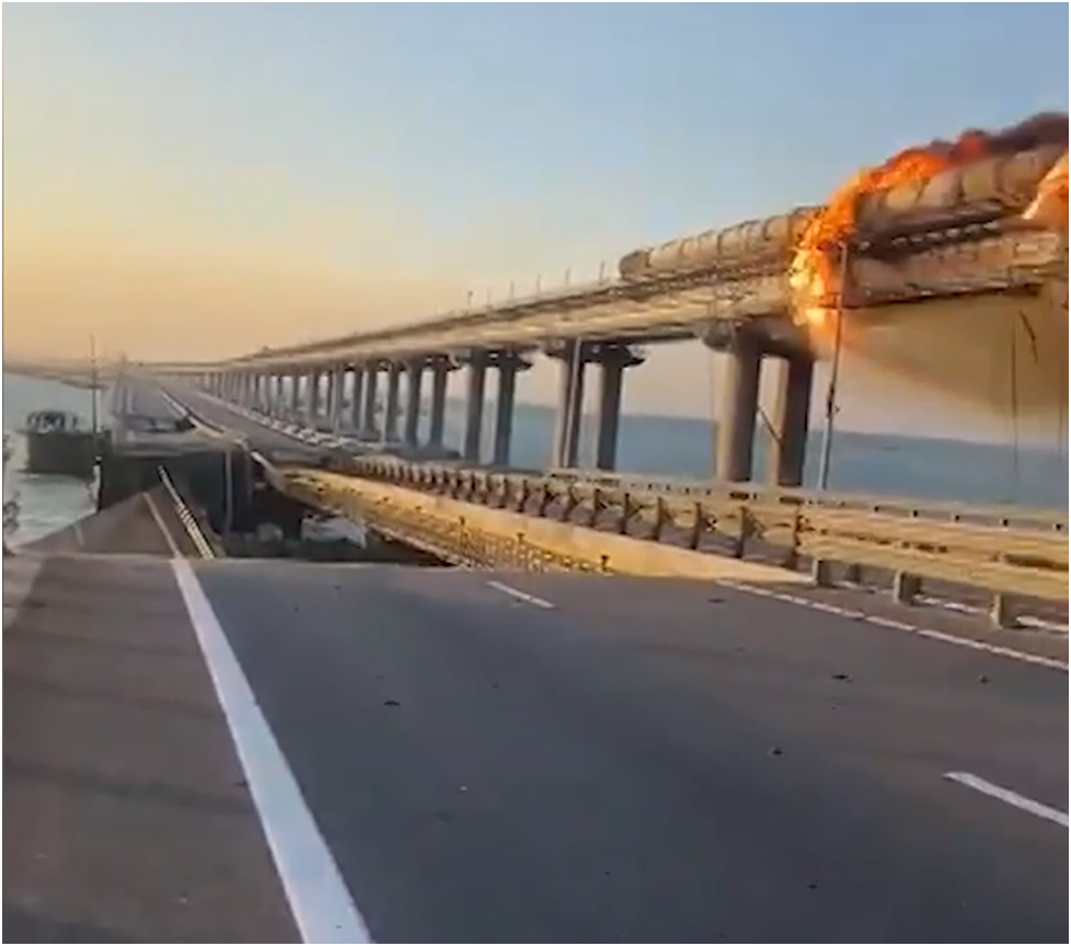 Последнее видео крымского моста. Крымский мост взорвали 2022. Крымский мост 8 октября 2022. Керченский мост 2022. Взрыв Керченского моста.