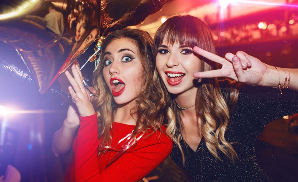 фото из рекламы  Ladies' night  бара в Абу Даби