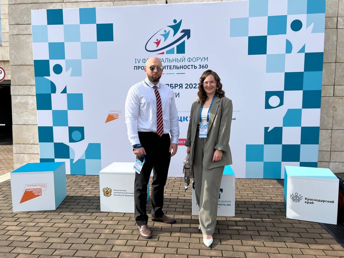 Руководители проектов Артем Маслаков (работа со СМИ) и Александра Горбунова (работа в социальных сетях)