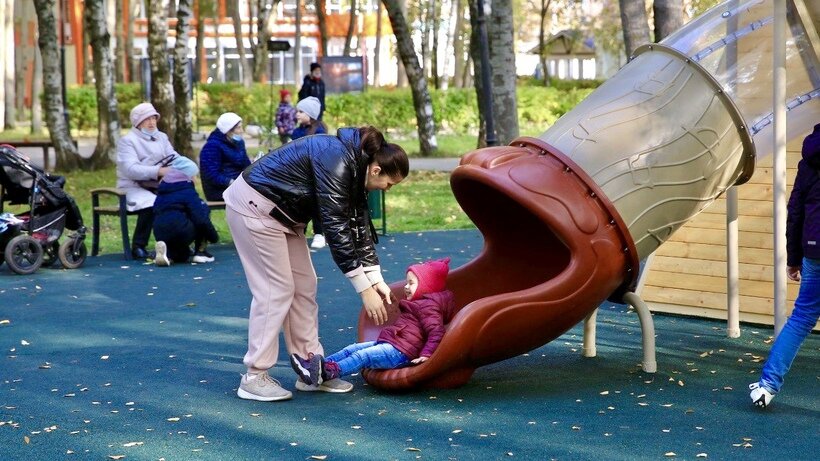    Детская площадка в Центральном парке Долгопрудного после благоустройства © Пресс-служба Губернатора и Правительства Московской области