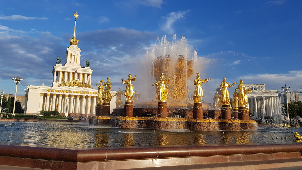 Вднх июль. ВДНХ В Москве. ВДНХ Питер. Достромечательности в Москве. Достопричательство Москвы.