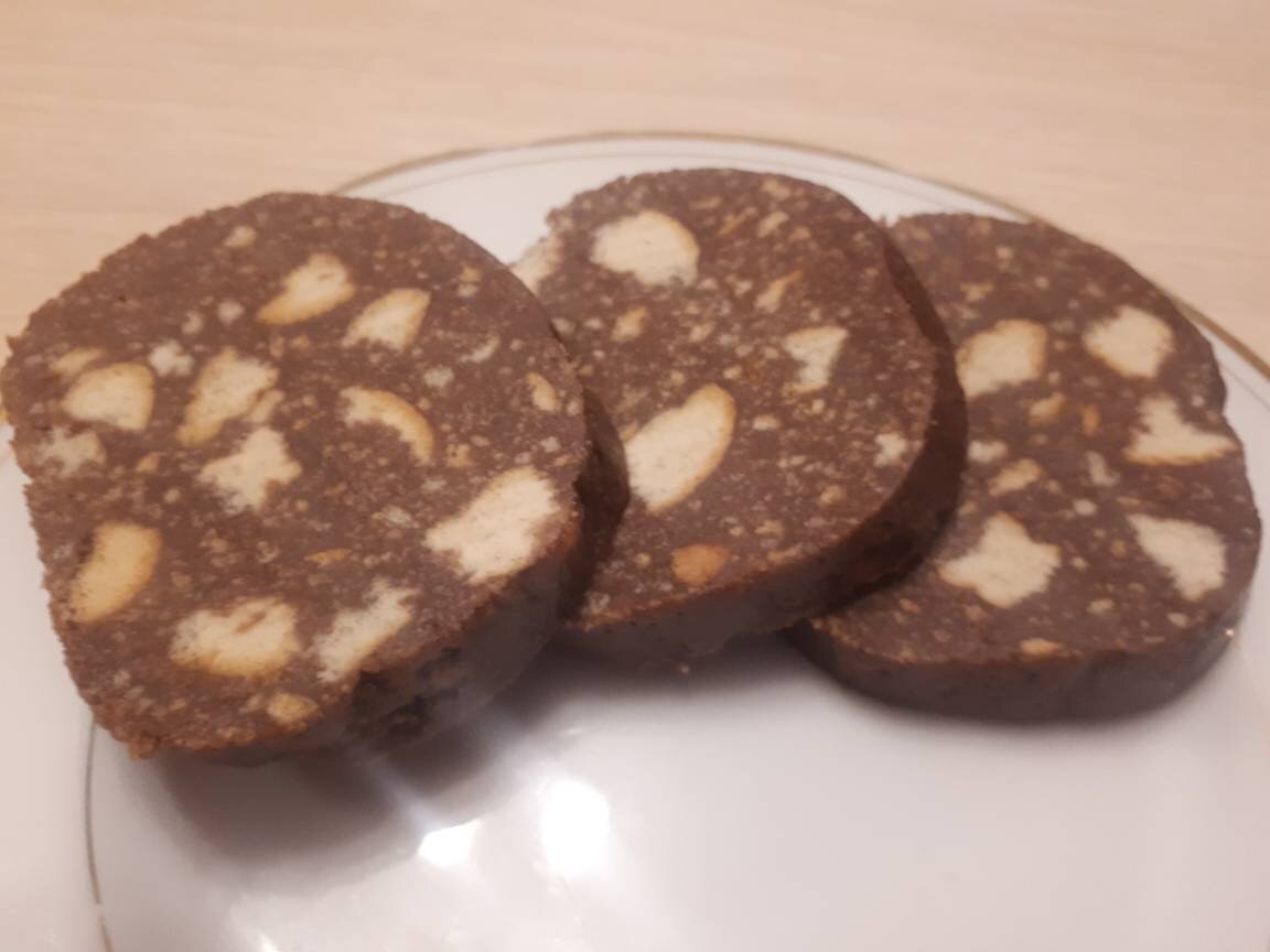 Сливочная колбаска из печенья со сгущёнкой и какао - рецепт автора Авторские блюда