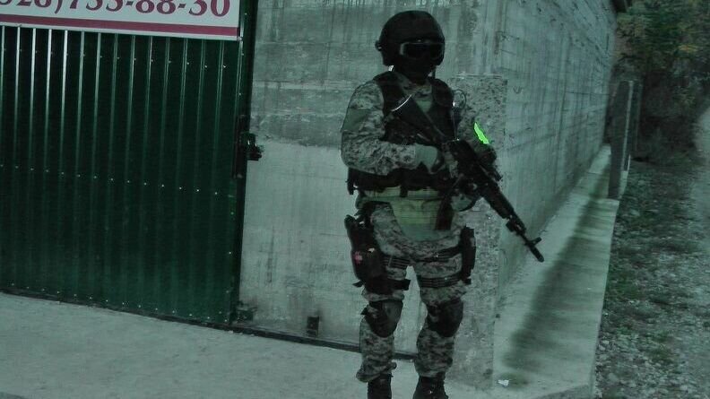     В Ставропольском крае задержали четырех сторонников украинских националистов, которые намеревались совершить теракт, сообщает РИА «Новости».